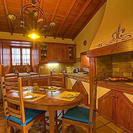 Prázdninový dům Sleeps 4 Pool Wifi *